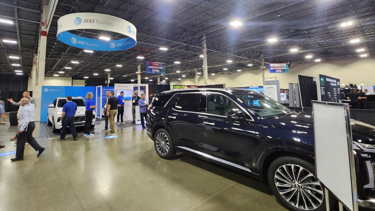 【値下げ】世界自動運転・コネクテッドカー開発総覧   日経BP 世界自動運転・コネクテッドカー開発総覧【増補改訂版】 | 日経