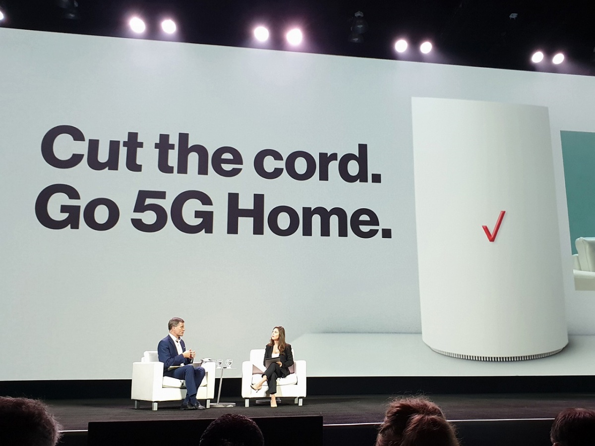 世界初の5gサービスを体験 通信サービスを 根本から変える 理由とは 連載 山根康宏のスマートフォン2 0 ビジネス It