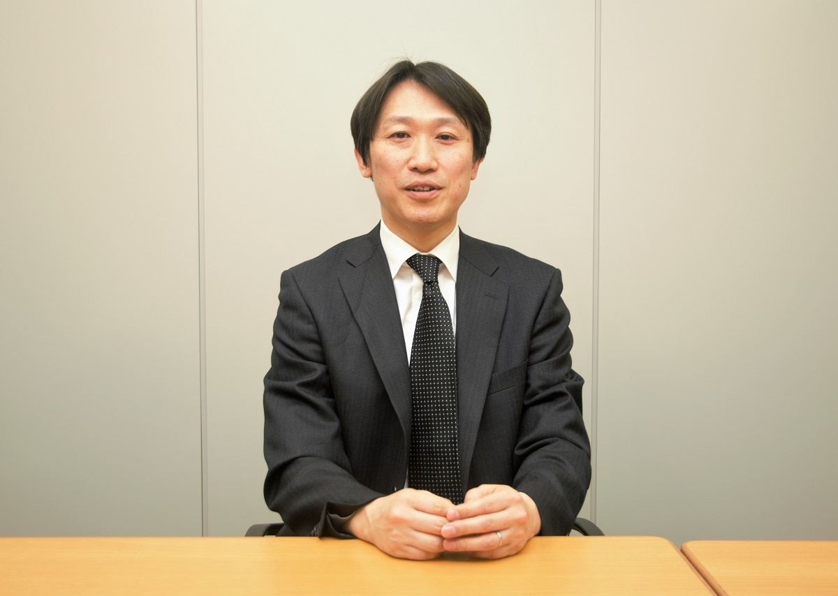 なぜ経産省が 口を出す のか 2025年の崖 レポート作成者に聞く レポート作成者に聞く 2025年の崖 ビジネス It