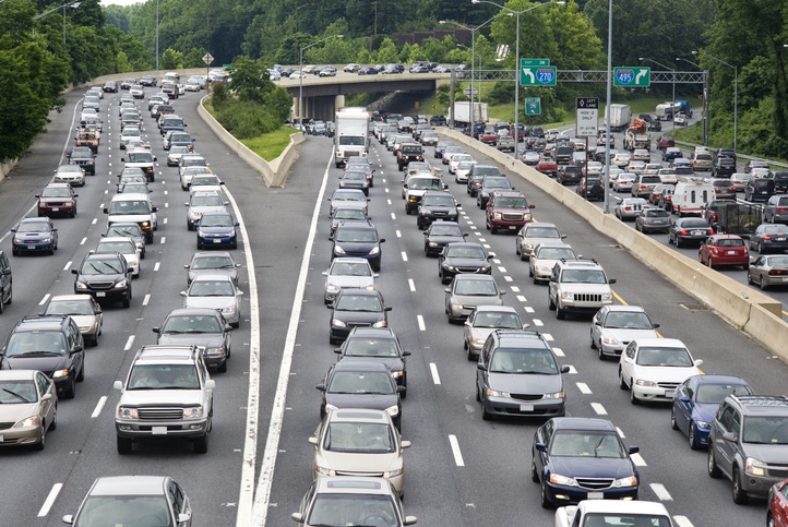 連休にドライバーを悩ます 渋滞 が起こるメカニズムとその解消法 ビジネス It