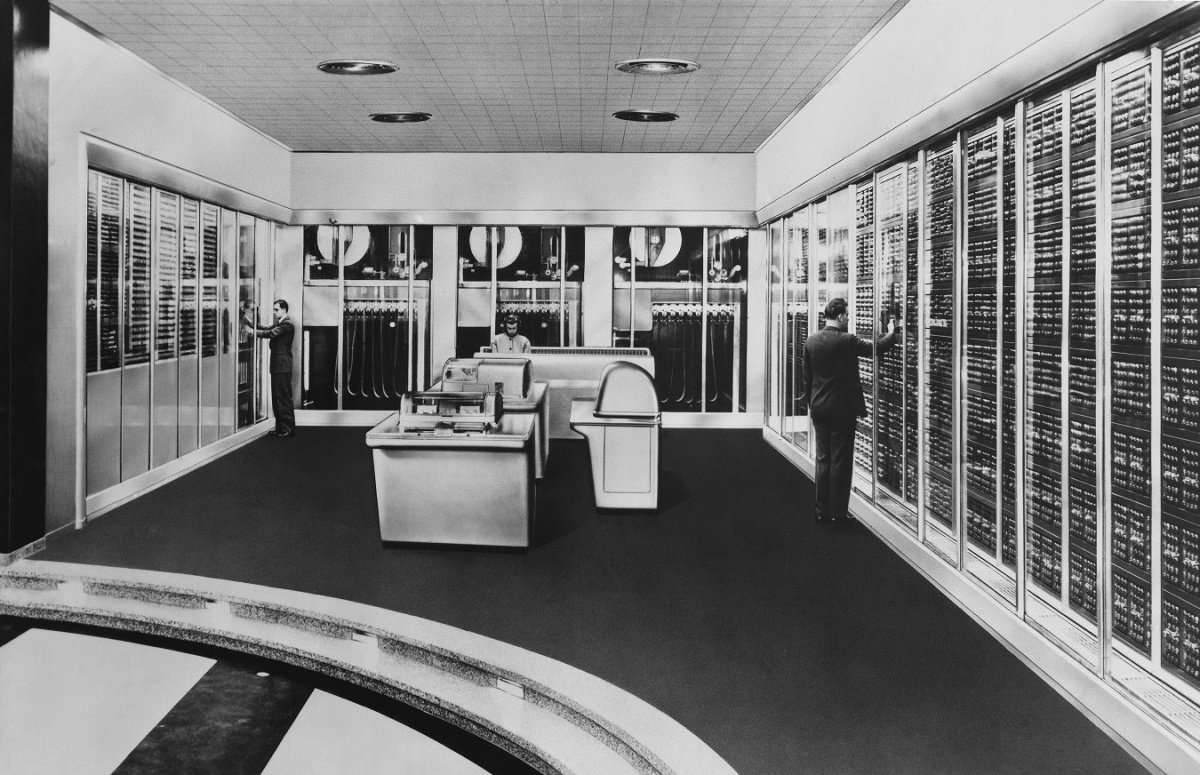 Awsが とどめを刺した メインフレームの終焉 市場を巡る富士通 Ibm Necの思惑 ビジネス It
