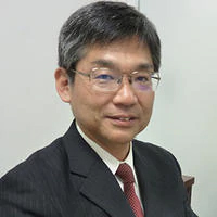 講師