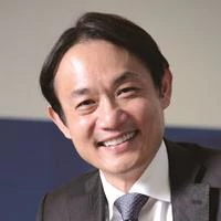 講師