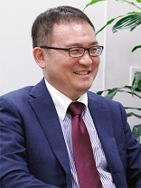 亀本 英幸 氏