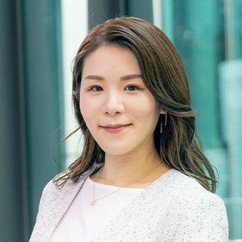 國本 知里 氏