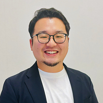 精進 竜己 氏